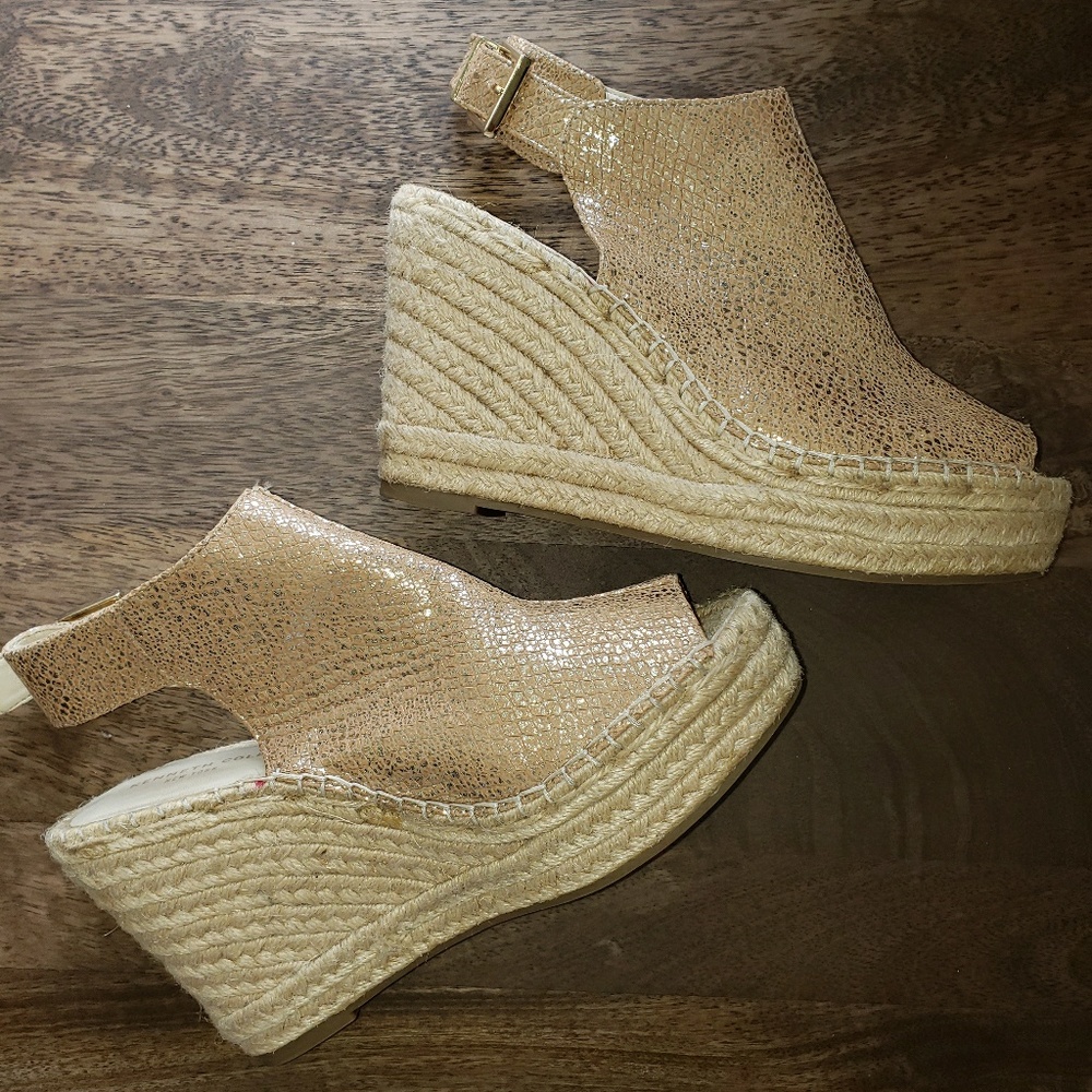 EUC Rose gold wedge sandals by Kenneth Cole